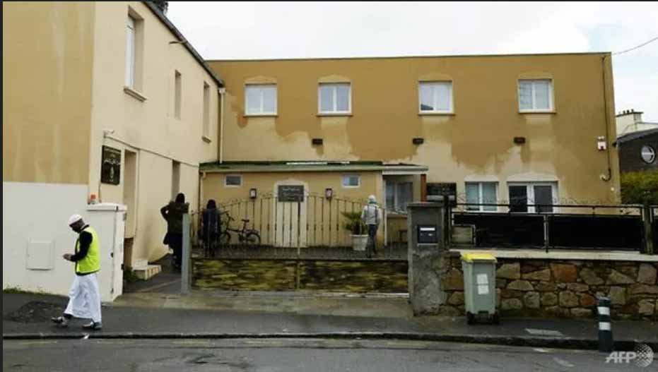 Nổ súng tại một thánh đường Hồi giáo ở Pháp, nghi phạm tự sát