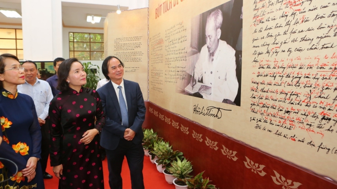 Triển lãm tư liệu '50 năm thực hiện Di chúc Chủ tịch Hồ Chí Minh'