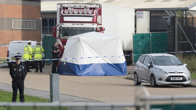 Cảnh sát Anh khám xét địa điểm tình nghi liên quan vụ 39 thi thể trong xe container