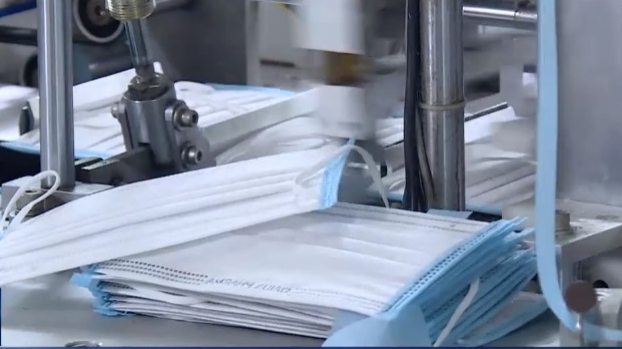 VIDEO: Nhiều cơ sở tăng ca sản xuất khẩu trang y tế
