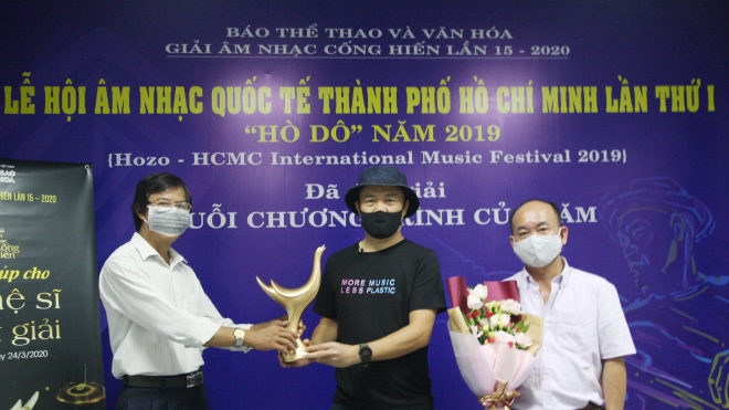 Nhạc sĩ Huy Tuấn: Vinh dự nhận cúp Cống hiến danh giá