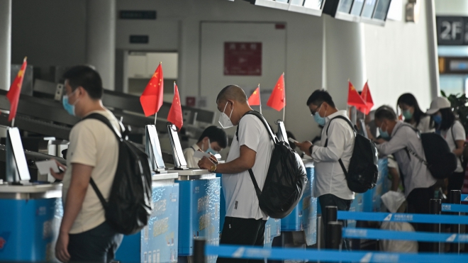 Trung Quốc yêu cầu hành khách hàng không xuất trình xét nghiệm âm tính với COVID-19