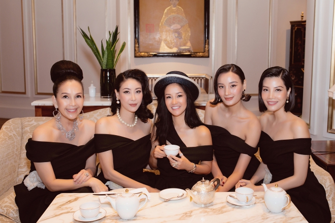 Diva Hồng Nhung trẻ trung hội ngộ những người bạn sau thời gian xa cách vì dịch COVID-19 1 Chú thích ảnh