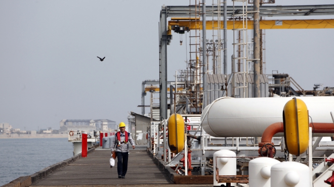 Cước vận chuyển các sản phẩm dầu mỏ tăng gấp đôi do tắc nghẽn Kênh đào Suez