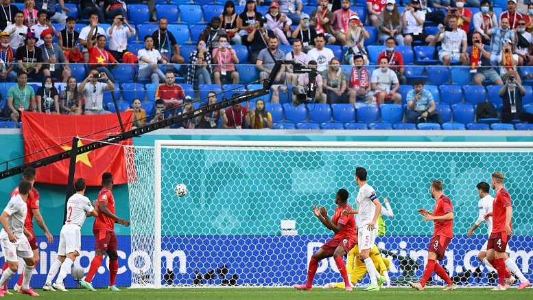 Nhật ký EURO bằng thơ: Ngọn cờ Shaqiri - Bức tường thành Sommer - Vimarsana News