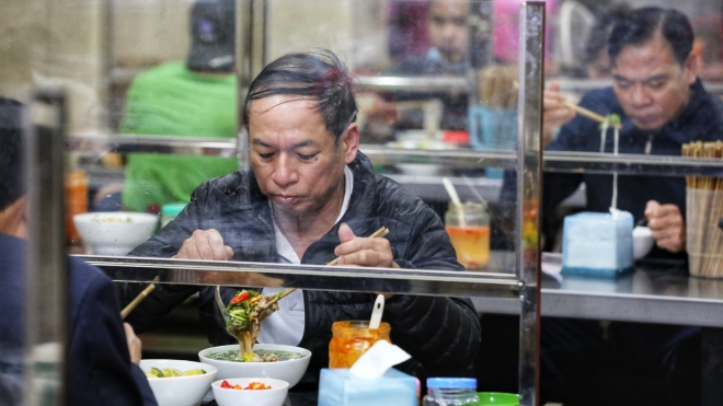 Góc nhìn 365: Ăn phở, cắt tóc và Covid-19 - Vimarsana News