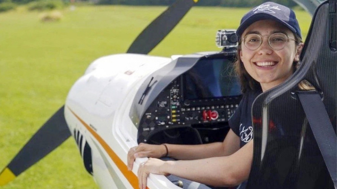 Giấc mơ nữ phi công trẻ tuổi nhất bay vòng quanh thế giới một mình