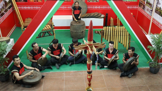 Triển lãm 'Không gian Di sản văn hóa Việt Nam' được tổ chức vừa trực tiếp vừa online