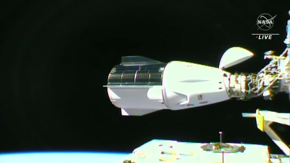 Tàu vũ trụ của SpaceX ghép nối thành công với Trạm ISS