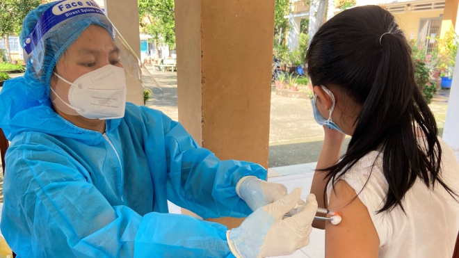 Sáng 23/11, Hà Nội bắt đầu tiêm vaccine Pfizer cho trẻ từ 15-17 tuổi