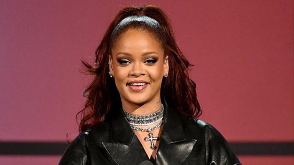 Forbes gọi tên Rihanna là nữ ca sĩ giàu có nhất
