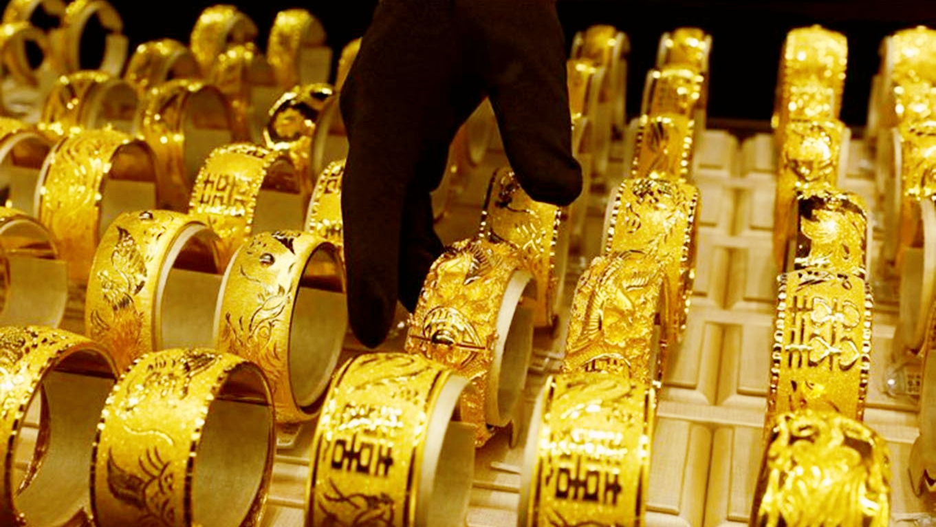 Giá vàng thế giới giảm khi đồng USD chạm mức cao nhất 20 năm