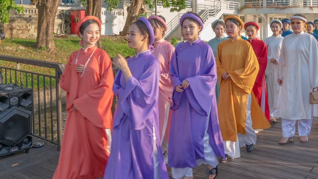 Khẳng định thương hiệu Kinh đô áo dài Việt Nam: Bản sắc văn hóa của vùng đất Cố đô Huế