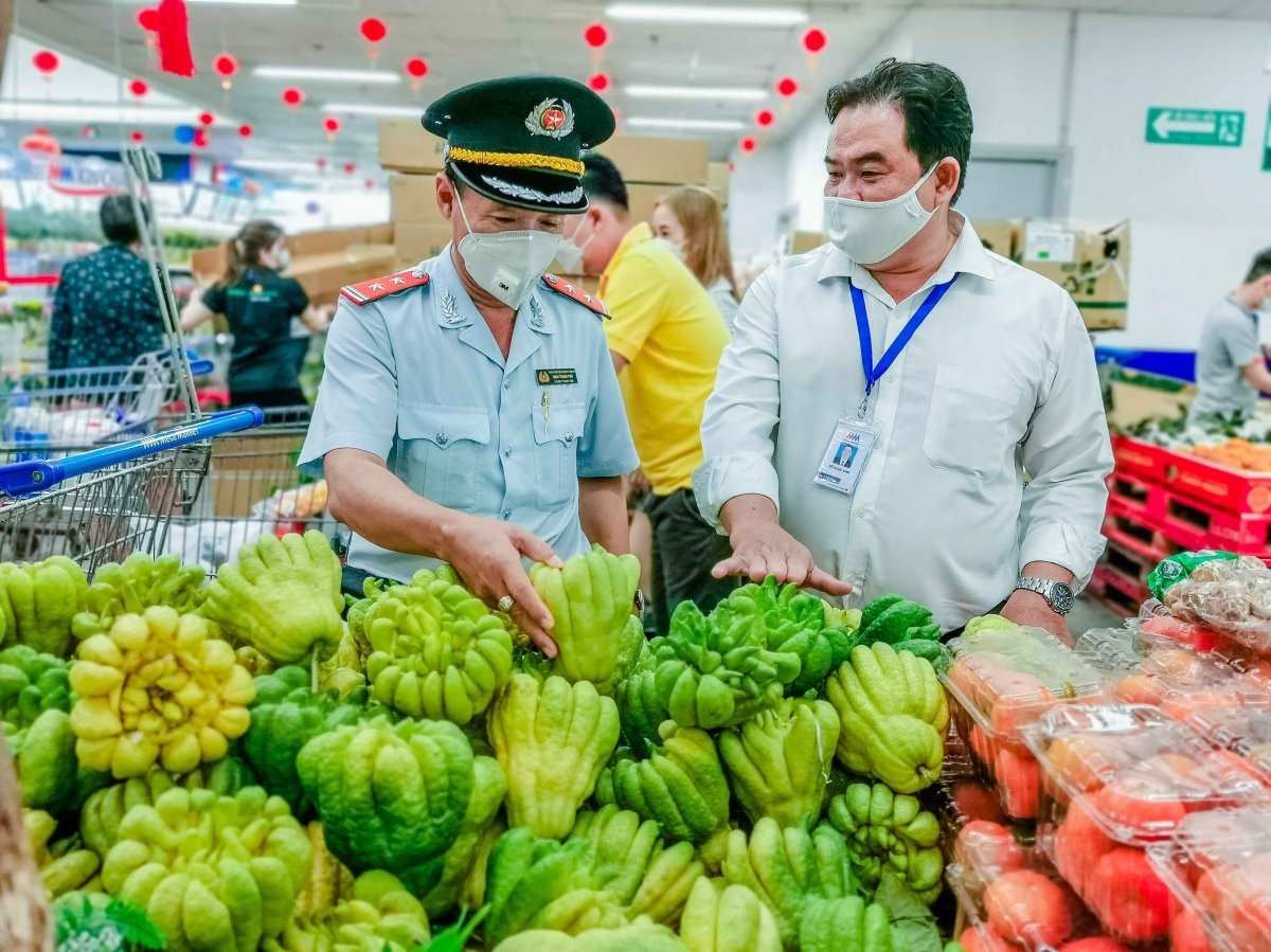 Quản lý thị trường vào cuộc xử lý vụ 'rau VietGAP dỏm bán trong siêu thị' |  TTVH Online