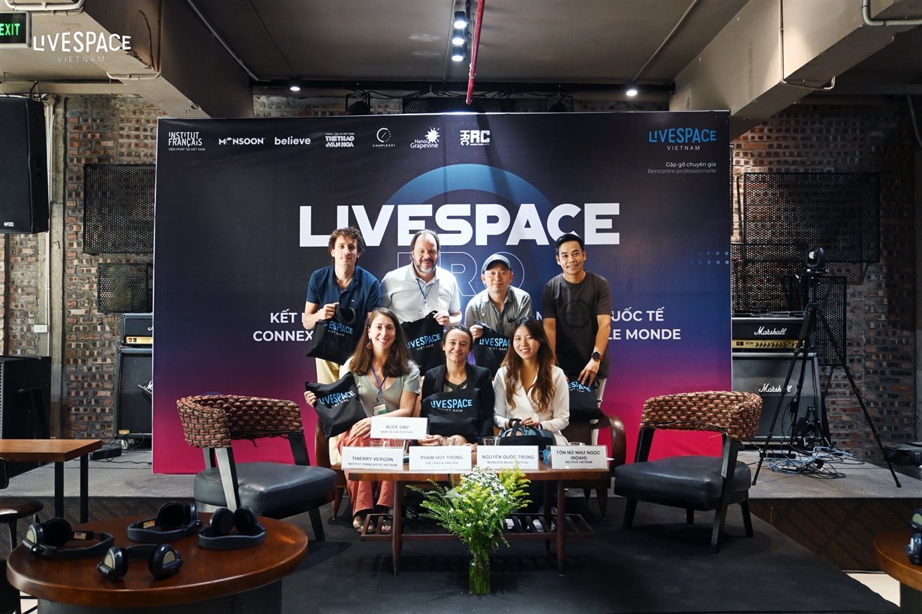 LiveSpacePro1.jpg