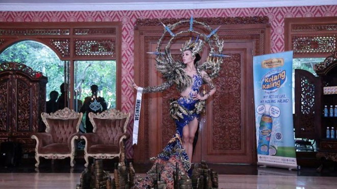Những bộ trang phục dân tộc 'hoành tráng' ở Hoa hậu Hòa bình Thế giới 2017