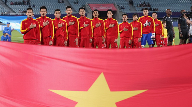 HLV Hữu Thắng làm mới tuyển Việt Nam với 7 cầu thủ U20