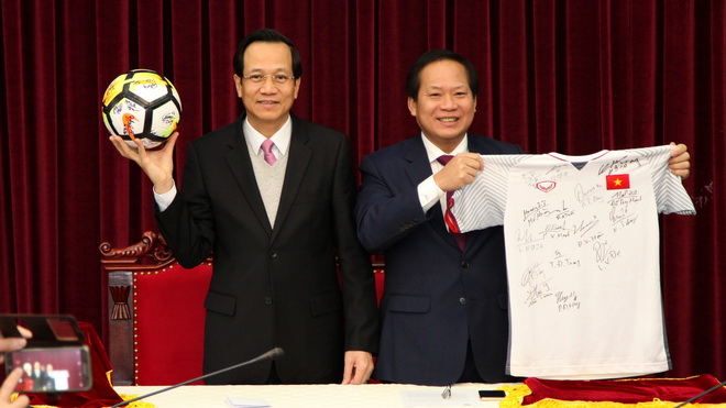 FLC trả giá 20 tỷ cho áo đấu của U23 Việt Nam, Nguyên Mạnh nghỉ thi đấu 6 tháng