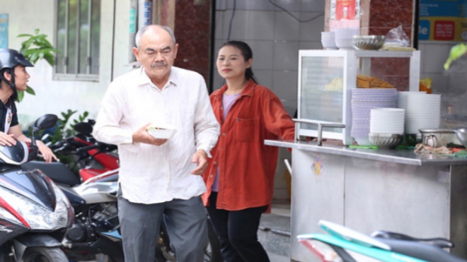 Nghệ sĩ Việt Anh, tuổi già cô đơn, lủi thủi nơi phòng trọ