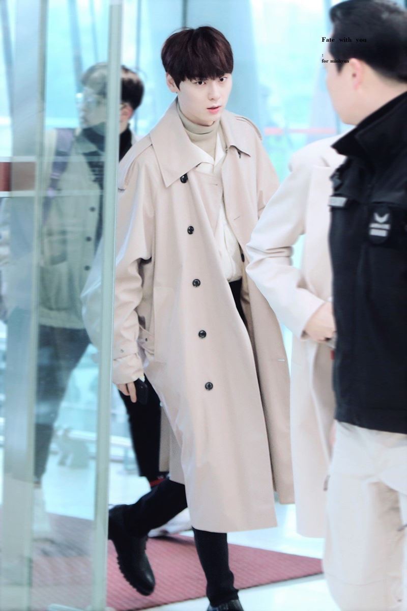 BTS, Blackpink, V BTS Lisa Blackpink phối đồ áo khoác dài cực sành điệu, V BTS, Lisa Blackpink, bts, blackpink, BTS Jin, Jin BTS, thời trang BTS, BTS thời trang, Bts