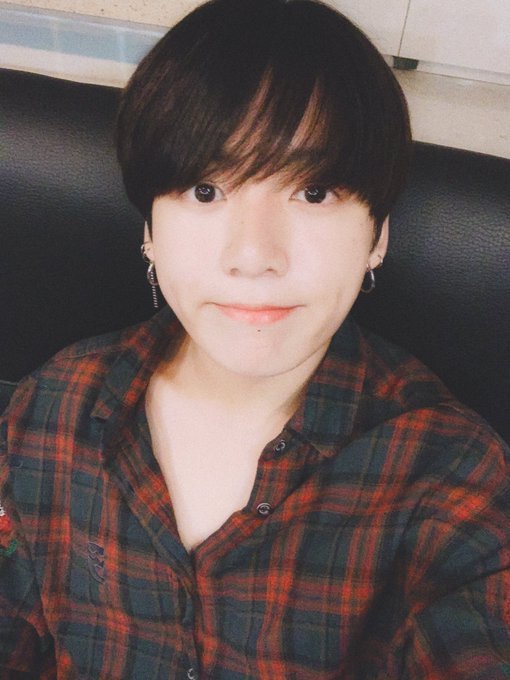 BTS Jungkook. Jungkook hẹn hò Lee Mijoo. Jungkook và nữ nghệ sĩ xăm