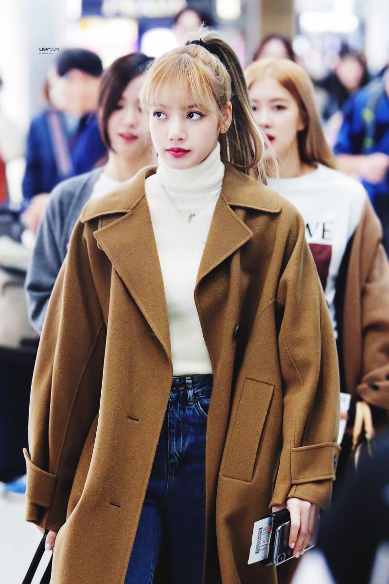 BTS, Blackpink, V BTS Lisa Blackpink phối đồ áo khoác dài cực sành điệu, V BTS, Lisa Blackpink, bts, blackpink, BTS Jin, Jin BTS, thời trang BTS, BTS thời trang, Bts