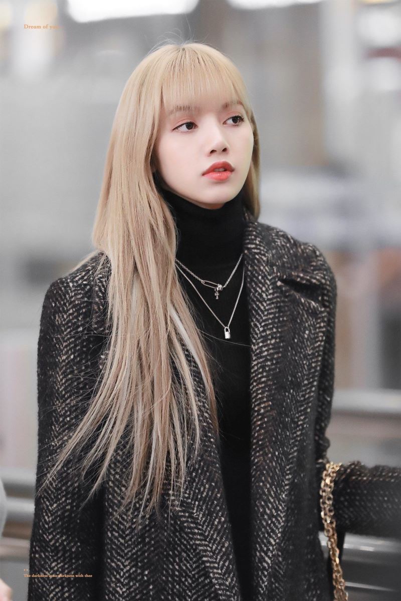 BTS, Blackpink, V BTS Lisa Blackpink phối đồ áo khoác dài cực sành điệu, V BTS, Lisa Blackpink, bts, blackpink, BTS Jin, Jin BTS, thời trang BTS, BTS thời trang, Bts