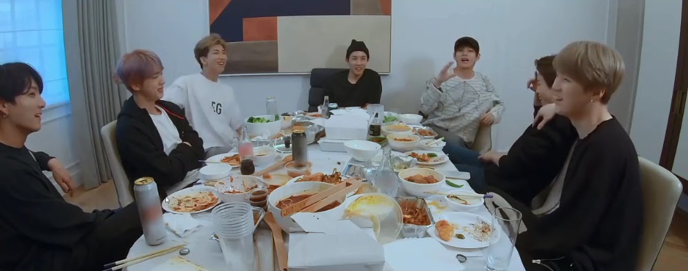 Hài hước chuyện BTS 'bóc phốt' Suga về khả năng giao tiếp bằng ánh nhìn 'dở tệ'