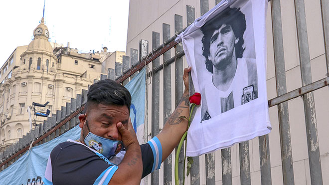 Maradona, huyền thoại Maradona, một năm ngày mất của Diego Maradona, Maradona qua đời, đội tuyển Argentina, World Cup 1986, Mexico 1986, Bàn tay của Chúa, cậu bé Vàng