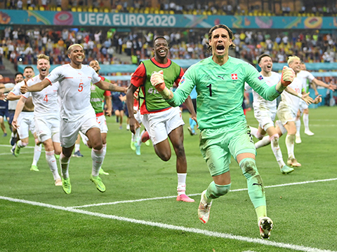 Tứ kết EURO 2021: Chỉ có bóng đá khát khao mới chiến thắng