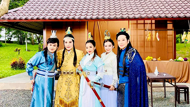 Nghệ sĩ Linh Tâm: “Không vương tơ, cũng phải nằm trong tơ” 2 Chú thích ảnh