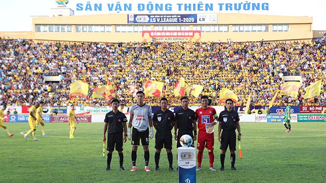 Bình luận viên Quang Tùng: 'Đang có một V-League rất lạ và khó lường'