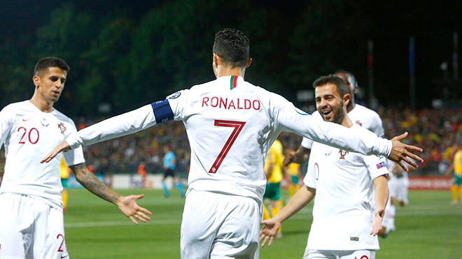 bong da, bóng đá, tin tuc bong da, tin tức bóng đá, bóng đá hôm nay, Cristiano Ronaldo, Ronaldo, CR7, Ronaldo lập poker, Ronaldo Bóng vàng, kỷ lục, Bồ Đào Nha 5-1 Litva