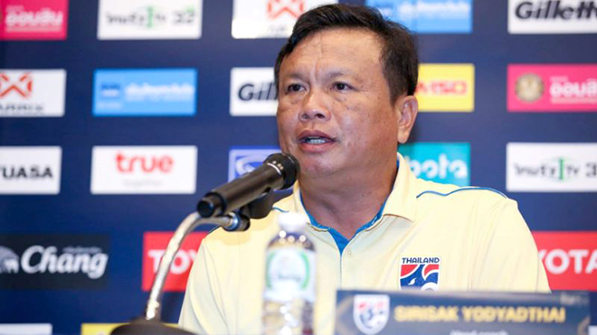 Hết King’s Cup, Thái Lan chọn ai thay Sirisak?