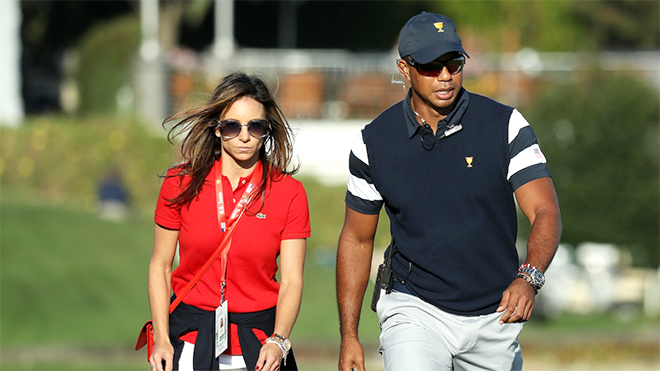 Bạn gái Tiger Woods nợ như 'Chúa chổm'?