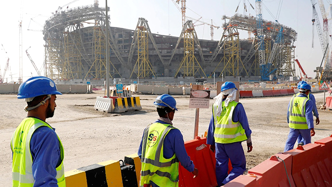 Trên các công trường Qatar: Có một World Cup 2022 kém lộng lẫy