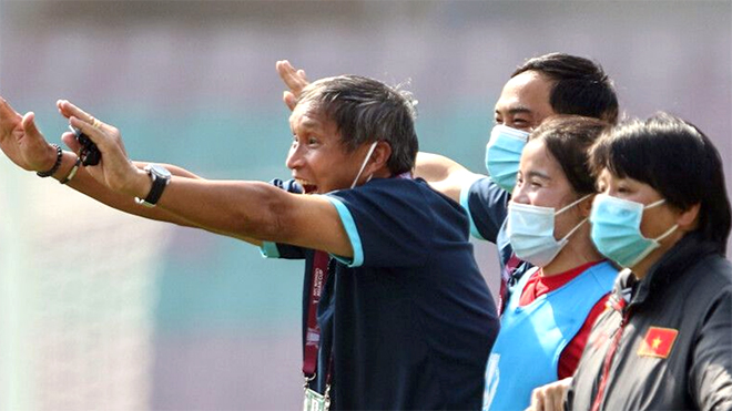 VFF sẽ 'lách luật' để HLV Mai Đức Chung dự World Cup