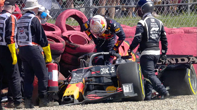 Cuộc chiến Red Bull vs Mercedes: Red Bull vẫn chưa buông tha Hamilton
