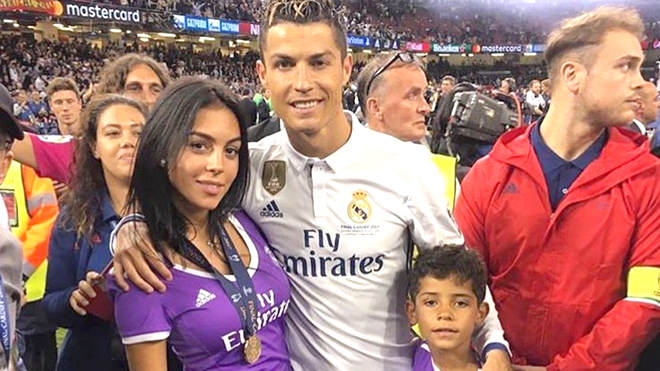 Ronaldo có thêm con, bạn gái phản ứng ra sao?