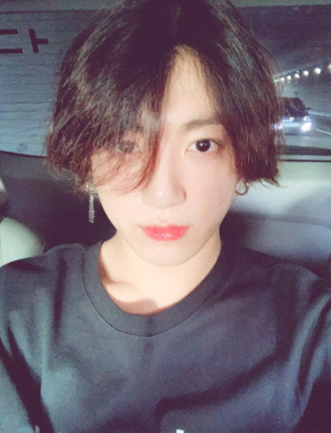 Jungkook, BTS, Jungkook BTS tung ảnh tự sướng, Ảnh Jungkook tuổi 21,