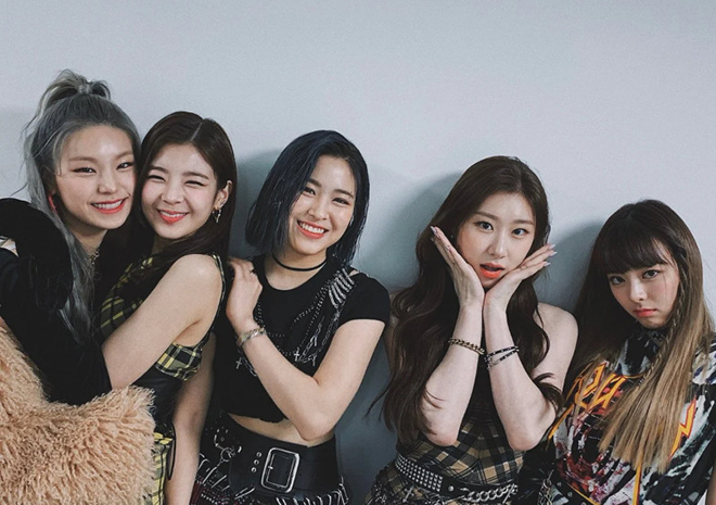 BTS, Twice, Blackpink... nhóm nhạc thần tượng nào có lượng fan ‘khủng’ nhất trên MXH? K pop social13 - BTS, Twice, Blackpink... nhóm nhạc thần tượng nào có lượng fan ‘khủng’ nhất trên MXH?
