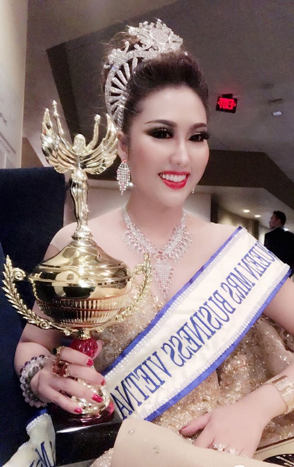 "Người đẹp dao kéo" Phi Thanh Vân đăng quang Hoa hậu Doanh nhân Thế giới người Việt tại Mỹ