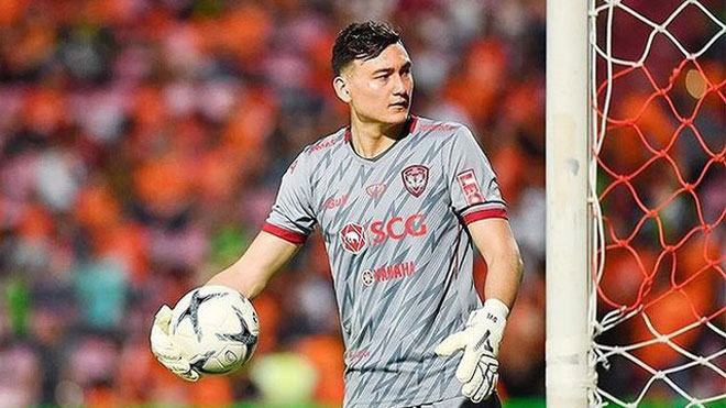 Muangthong tiết lộ lý do Văn Lâm phải ngồi dự bị