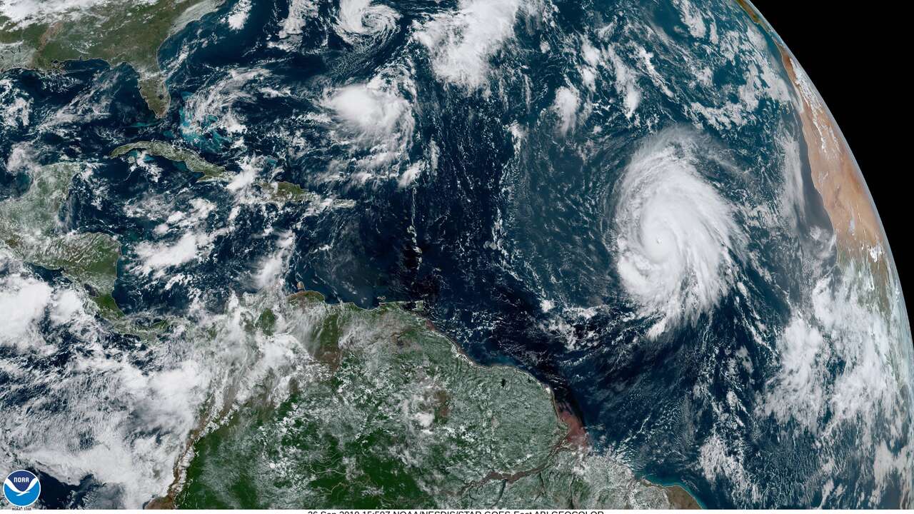 Siêu bão mạnh nhất từ trước tới nay hình thành ở trung tâm Đại Tây Dương, bão Lorenzo