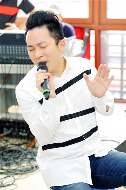 Ca sĩ Tùng Dương 