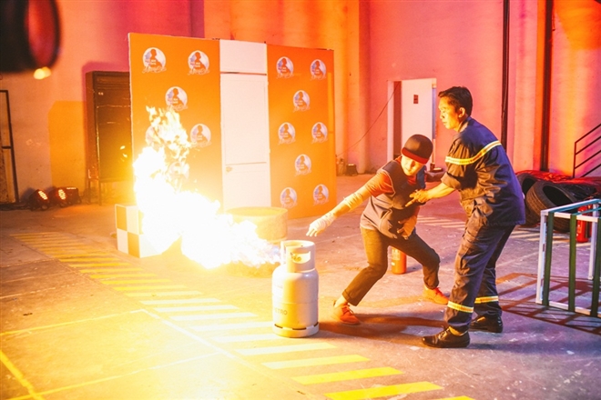 Trường Giang thực hiện thao tác