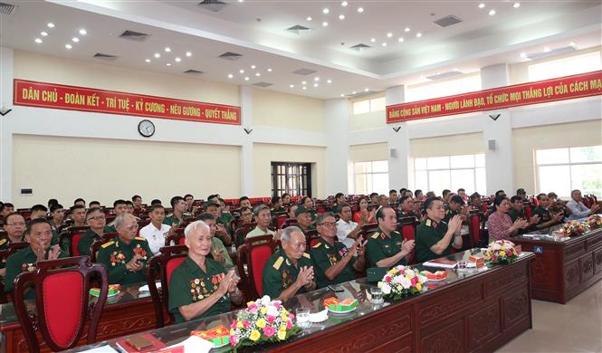 Bộ Quốc phòng gặp mặt Đoàn đại biểu người có công với cách mạng tỉnh Nghệ An