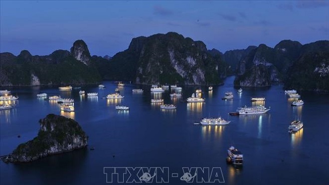 Từ ngày 10/7, Quảnh Ninh giảm 50% phí tham quan lưu trú trên vịnh Hạ Long