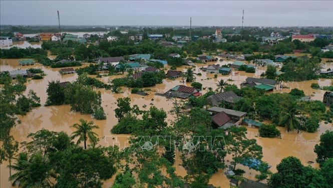 Thiên tai gây lũ lụt ở miền Trung
