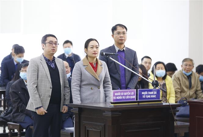 Đại diện Bộ Công Thương và người có nghĩa vụ liên quan có mặt tại phiên tòa. Ảnh: Doãn Tấn - TTXVN
